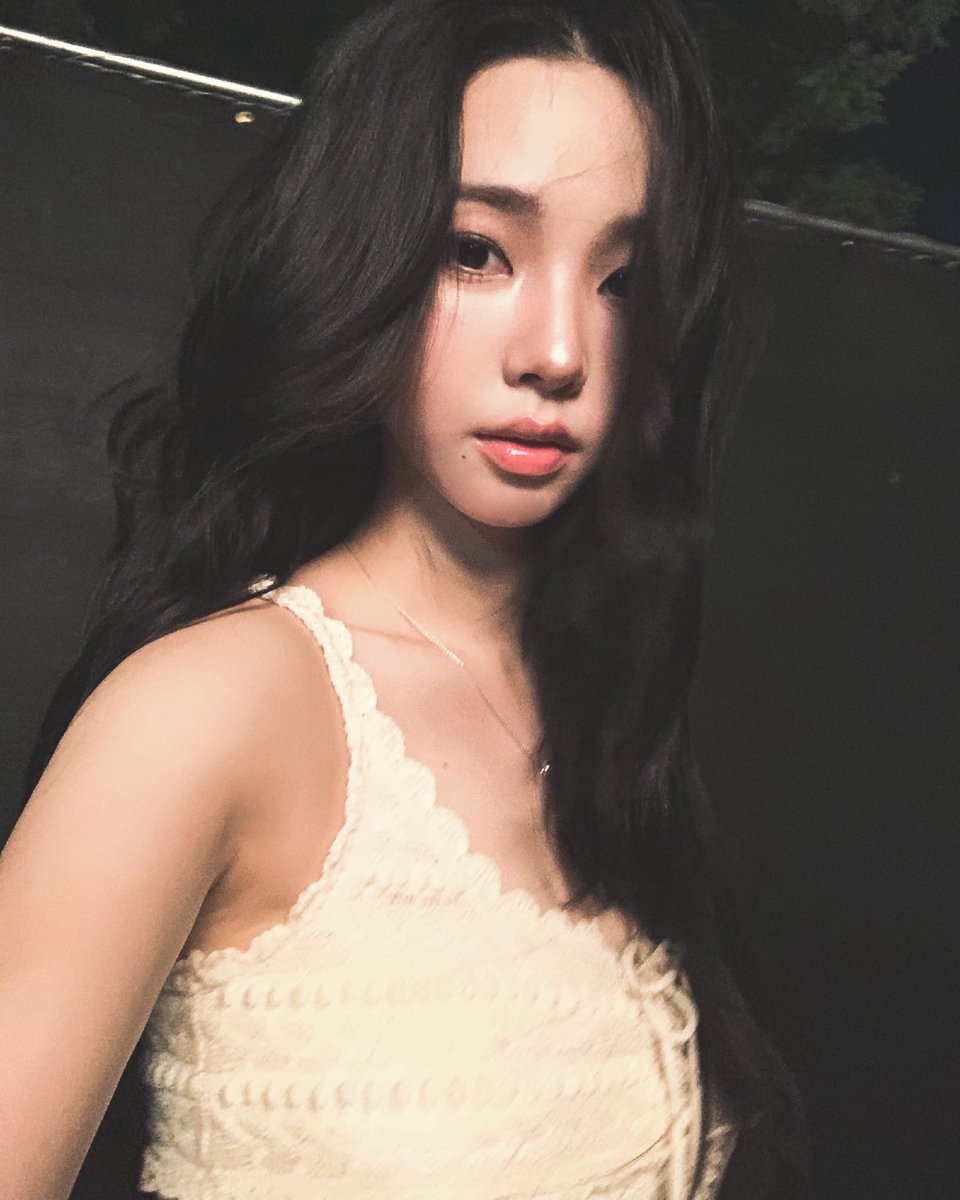 yookarinla's tweet photo. the flash did its thing. https://t.co/H69BCxXtin