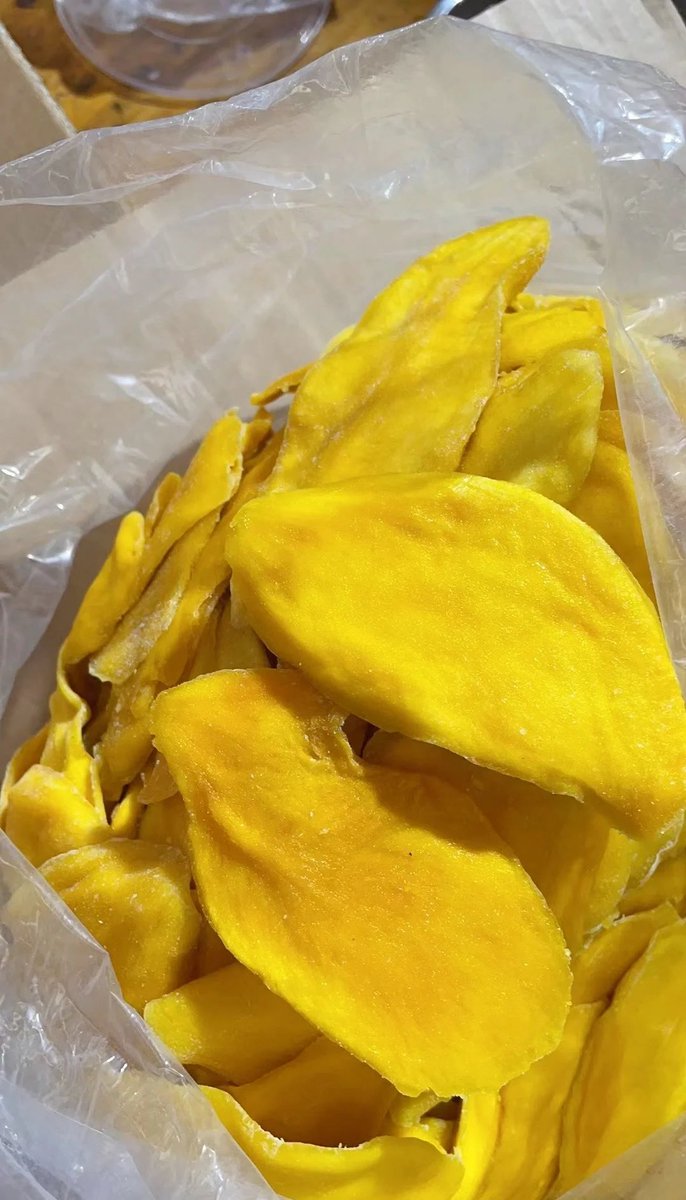FlippinFabio's tweet photo. Nothing beats sharing crispy mango chips with your favorite people  Snack time just got 10x sweeter! #SnackShare https://t.co/JFLJLcVpI5