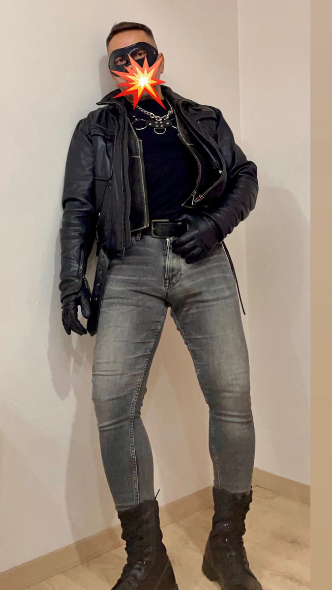 rhesos_alpha's tweet photo. Mask on.
Leather tight.
Legs spread like I own the room.
I don’t ask for attention…
I take it. Come on
#LeatherGod #MaskedDominant #LeatherAndPower #FetishKing #DarkAlpha #BlackMaskVibes #SpreadForMe #LeatherAddiction #DominantEnergy #RawFetish https://t.co/rxKLTzJ02O