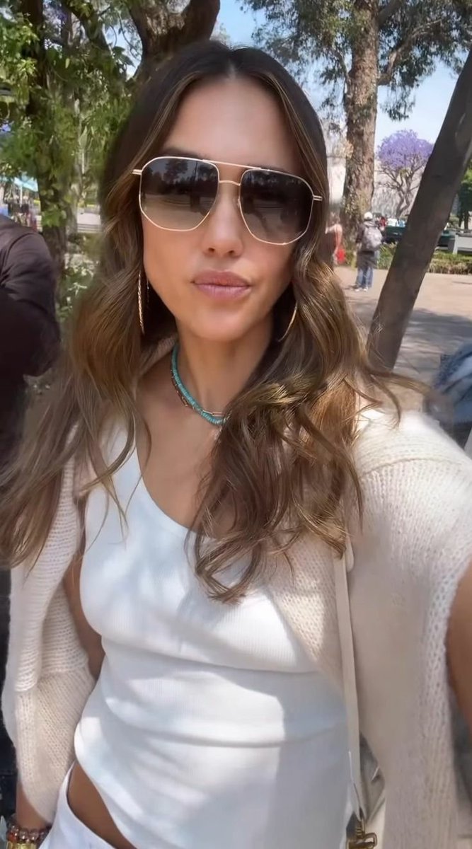 Jessicaalba346's tweet photo. How did you sleep sweetie 🥰😘 https://t.co/5jwqYDnZJH