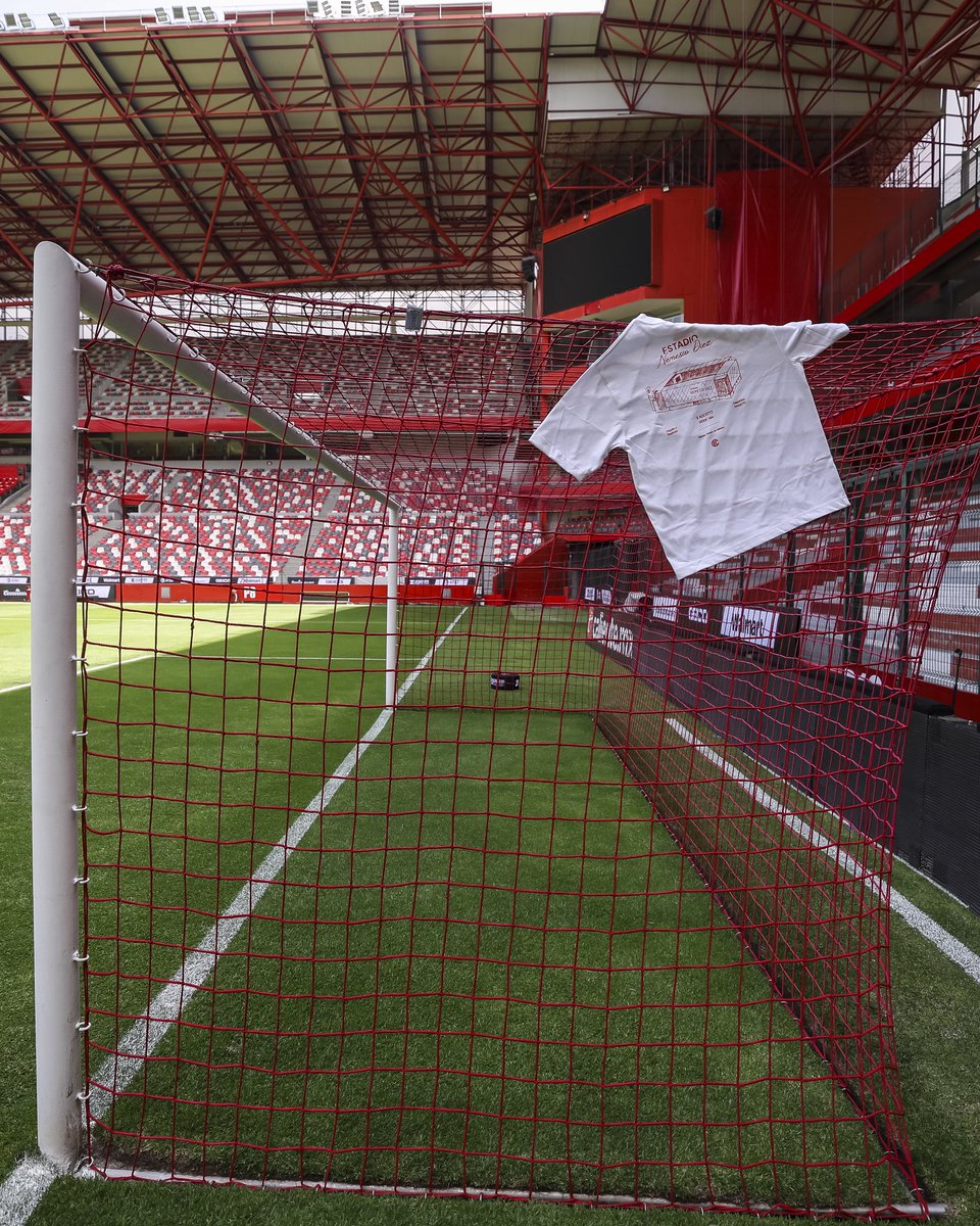 TolucaFC's tweet photo. La casa más linda del futbol mexicano cumple 72 años 🫰🏻Compra ya tu camiseta conmemorativa en la tienda del estadio 🏟️ https://t.co/S3fua0HGFz