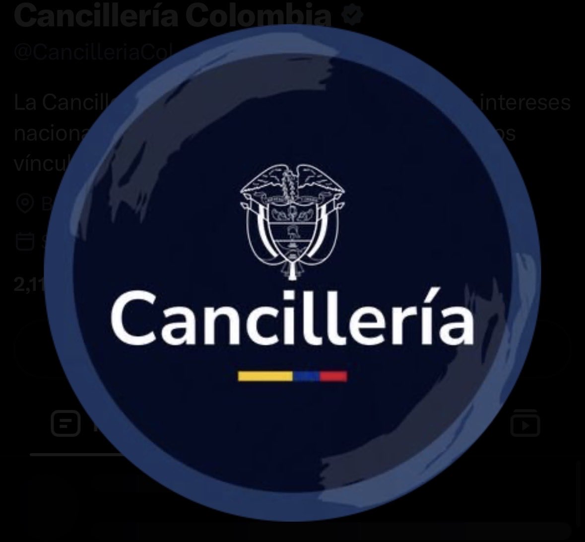 PedroRmzcol's tweet photo. No entiendo del todo la nueva imagen institucional que están usando varios ministerios en sus fotos de perfil. ¿Tienen algún significado las manchas grises con opacidad en los bordes? Y, si hacen parte de la identidad visual, ¿por qué el Ministerio de Justicia y otros ministerios no las tienen?

Creo que deberían trabajar un poco más en la coherencia y aplicación de esta nueva imagen institucional.

@MinInterior @MinjusticiaCo @CancilleriaCol @MinAgricultura @DapreCol