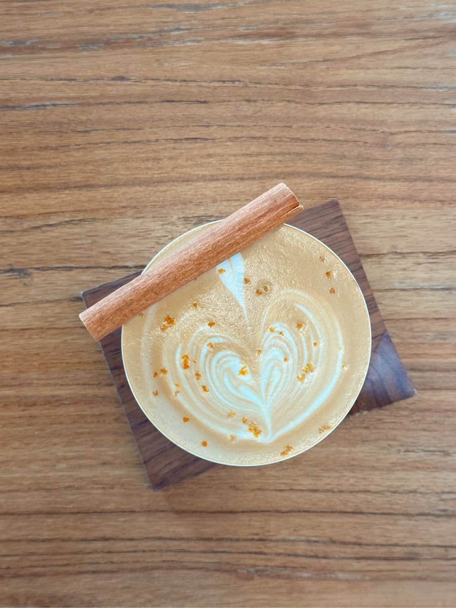 NonladaW's tweet photo. Just grabbed the most perfect iced matcha latte with a flaky croissant — mid-week win right here! https://t.co/UgIGEkZOCQ