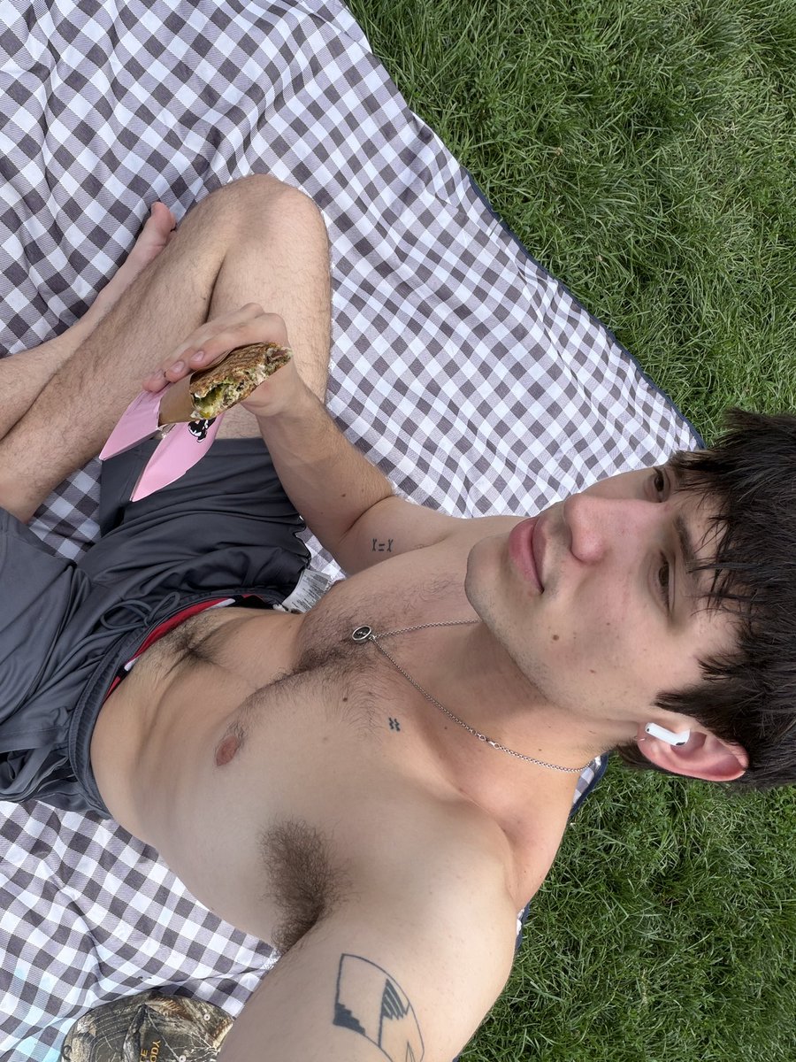 borderlineblazd's tweet photo. went to lay out in the sun and read and experienced like 4 diff climates https://t.co/K0OW4bDF5B