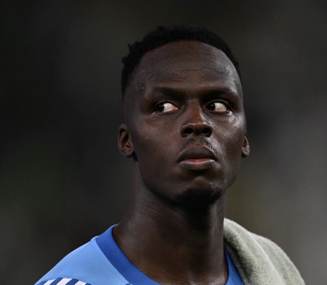 80Fayz's tweet photo. The club's fans are dissatisfied with the work of the Portuguese sporting director, Pedro
. He has undone the work of the past few years. 
The fans are calling on you to teach him a lesson— in martial arts—and kick him out.
@edou_mendy_ 
@Merihdemiral 
@ivantoney24 https://t.co/0JbJZaco3C