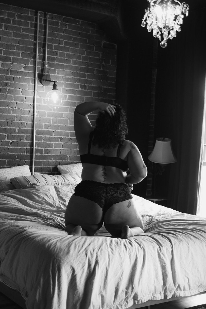 Nicholeoxkr's tweet photo. @Naughtyfreak87 @thiccthighs27 https://t.co/lgDZP2oZao