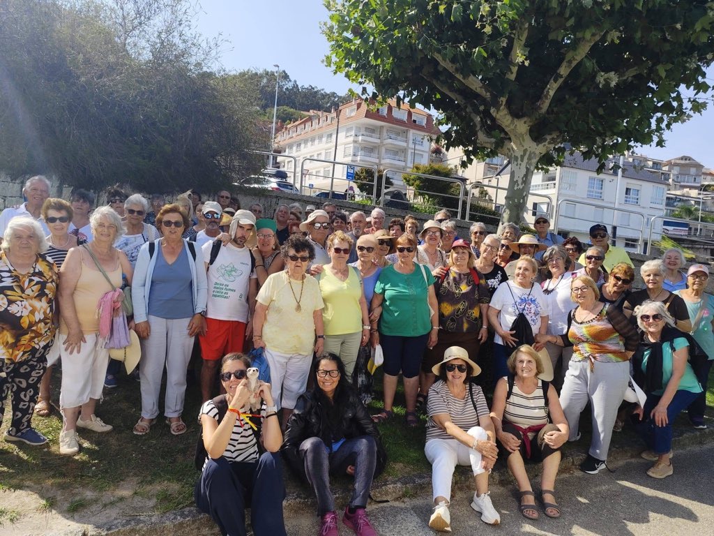 concellodeames's tweet photo. O campamento sénior do programa Amessán pecha a súa sexta edición cun roteiro polo Grove, Combarro e Pontevedra 🌄
Para saber máis ℹ️🔗📸https://t.co/bW7VPPLrZ3
#CampamentoSénior #Ames #ConcelloDeAmes #Amessán https://t.co/qRVIU54wA9