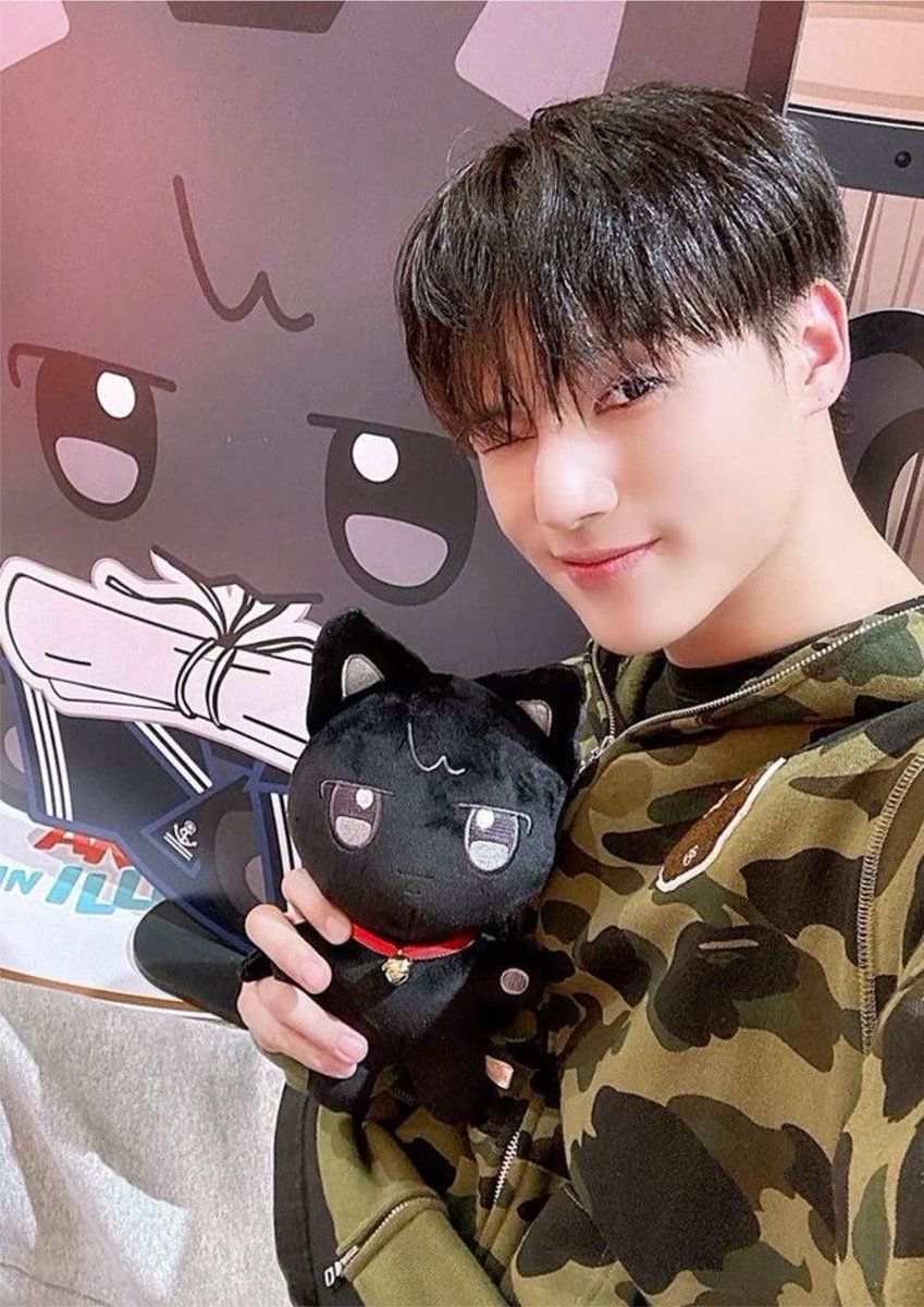 TDCATZ's tweet photo. happy international cat’s day 🐈‍⬛

#WOOYOUNG #TAEHYUN https://t.co/Z87kDNVVEA