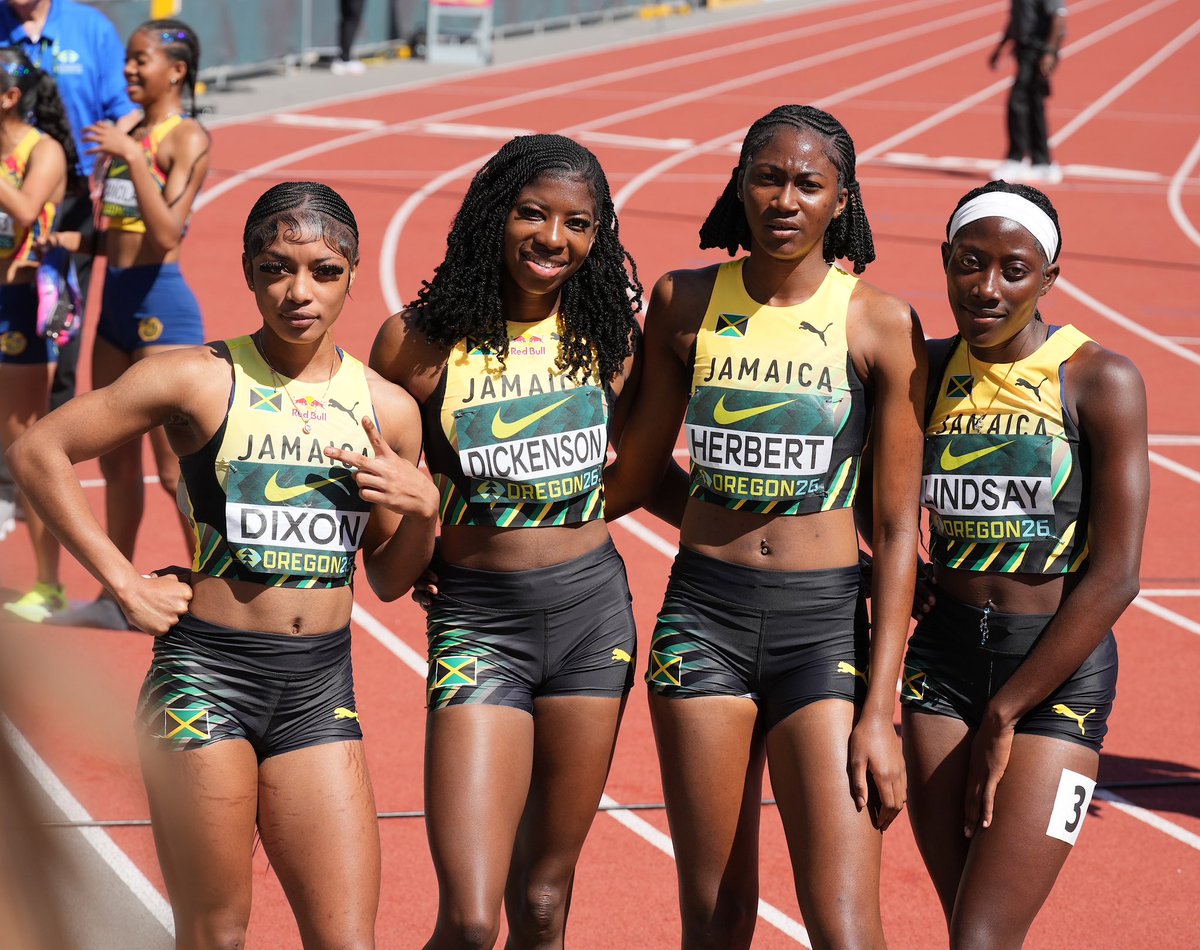 trackalerts's tweet photo. 🇯🇲 Jamaica advances to the World U20 women’s 4x400m final!
Daniellia Dixon, Kristen Herbert, Davine Dickenson and Shanika Lindsay finished third in heat three in 3:35.93 to qualify automatically.
#Eugene26 #WorldU20Champs #Trackalerts https://t.co/yFCgdrAGSP