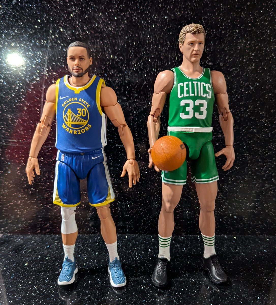 SalemCrow's tweet photo. Comparisons between the new @mcfarlanetoys sports figures &amp; @Hasbro @SLUOfficial_ @Collegiatelegnd figures. https://t.co/uXmh3uv9Sc