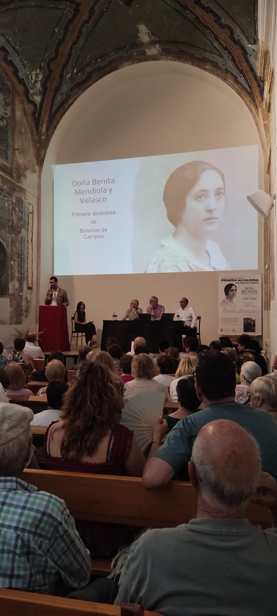 Dip_Va's tweet photo. 👩‍🏫📜 El vicepresidente @DavidEsteban_R y el diputado @DViuda han asistido a la inauguración de la exposición dedicada a Doña Benita Mendiola y Velasco con motivo del centenario de la toma de posesión de la primera alcaldesa documentada de la provincia de Valladolid.

🗣️ La jornada ha incluido un coloquio en el que el investigador José María Collantes ha dado a conocer el trabajo que ha permitido recuperar la historia y el legado de esta mujer pionera.