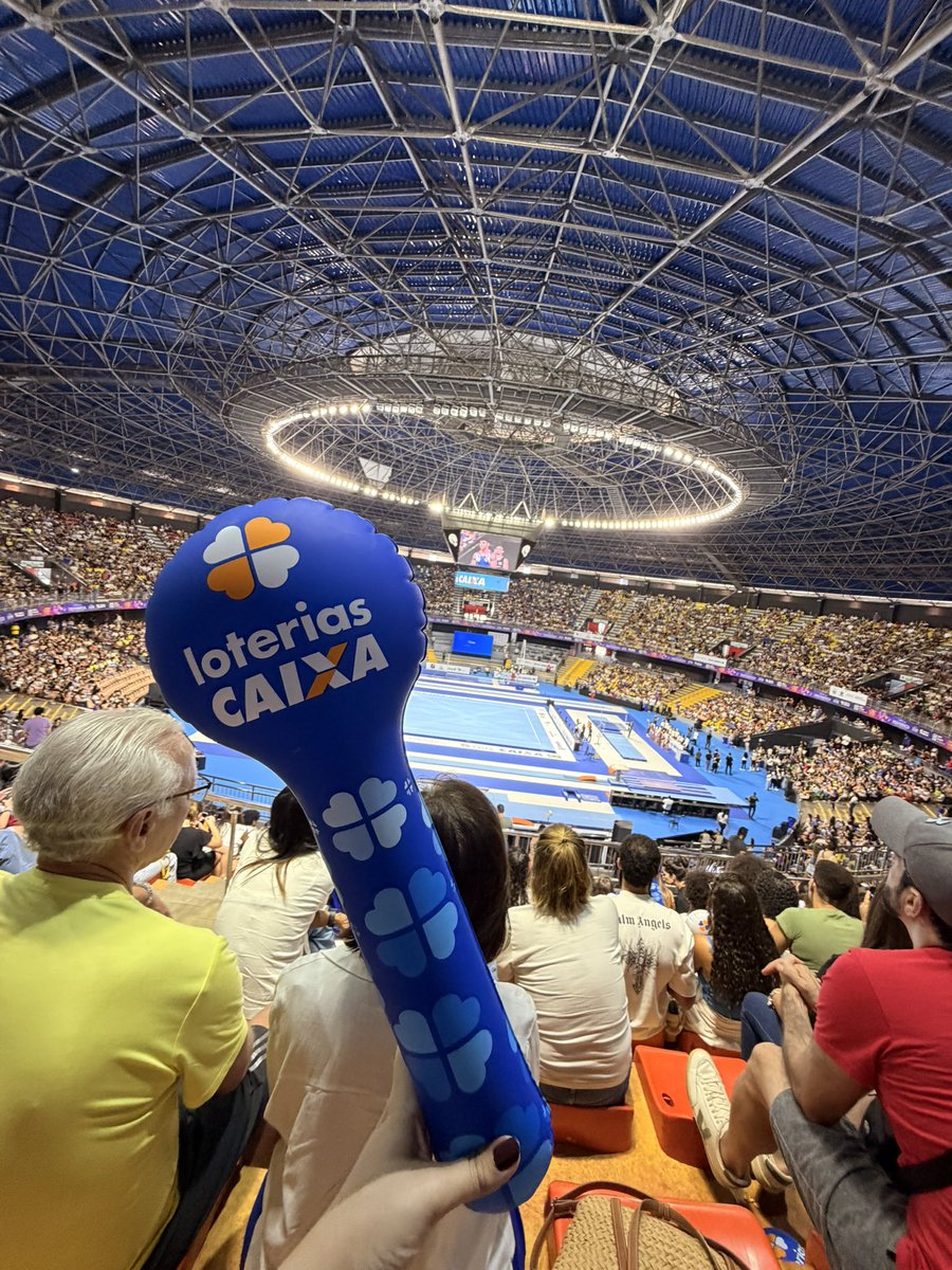 scoupsfate's tweet photo. com minha lightstick da caixa assistindo o campeonato brasileiro de ginástica https://t.co/i9FkTFAgtk