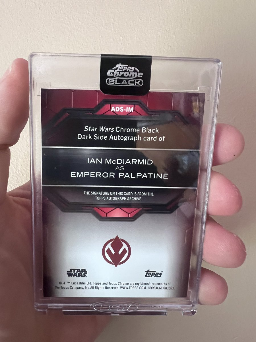 wildfortoys's tweet photo. "The dark side of the Force is a pathway to many abilities some consider to be unnatural." Love anything signed by Ian McDiarmid! #Topps #StarWars #SithLord #WildForToys https://t.co/tEfs2j77Hc