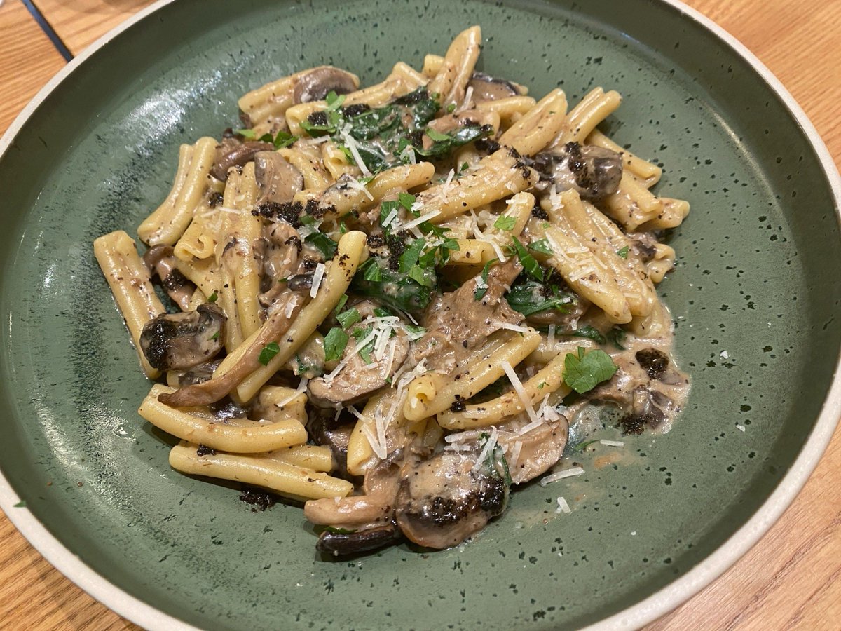acew_iwan's tweet photo. Just tried the truffle mushroom pasta at that new Italian bistro downtown—creamy, aromatic, perfectly al dente, 10/10 would come back for seconds! https://t.co/CuURlJF0qk