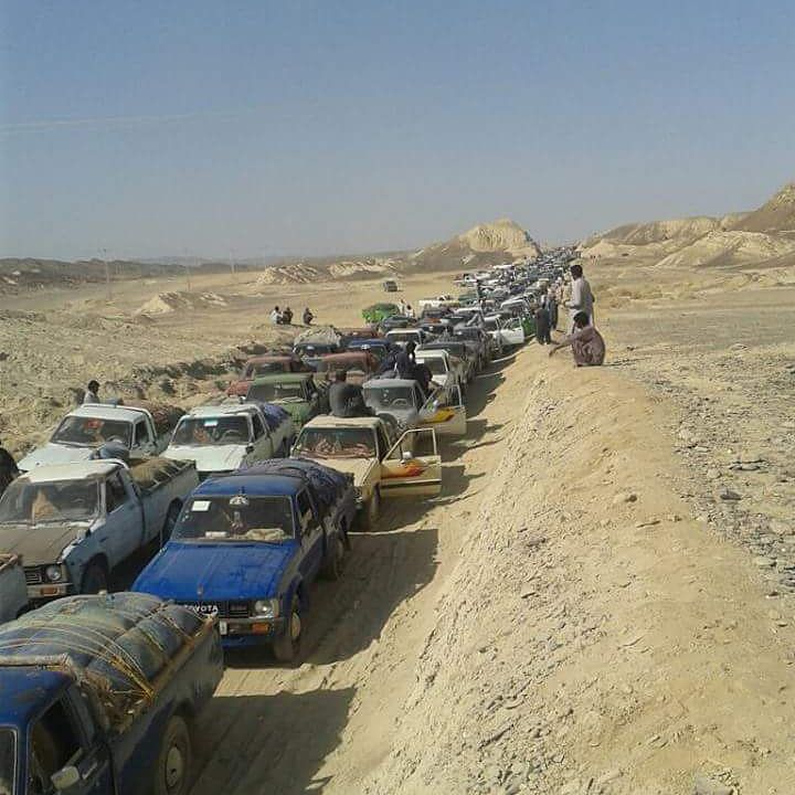HoomanBaloch's tweet photo. گاهی در مورد #تبعیض صحبت میکنم خیلی ها در تفکرشون این رو نمی تونند درک کنند.
یک واقعه تعریف میکنم 
پتروشیمی #چابهار زمانی که راه اندازی شد، ۲ هزار نیرو؛ سپاه از مرکز کشور به چابهار منتقل و استخدام کرد با جای خواب و نهار و شام و دیگر امتیازات.
اما بلوچ باید #سوختبر باشد... https://t.co/Fu4MBiytn9