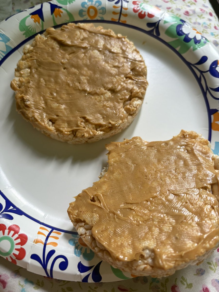 elisbeenhere's tweet photo. apple cinnamon rice cakes and peanut butter i lob you omg so good
#shedrtwt #edrtwtㅤ #tlou #abbyanderson https://t.co/UdUO8qEMuM