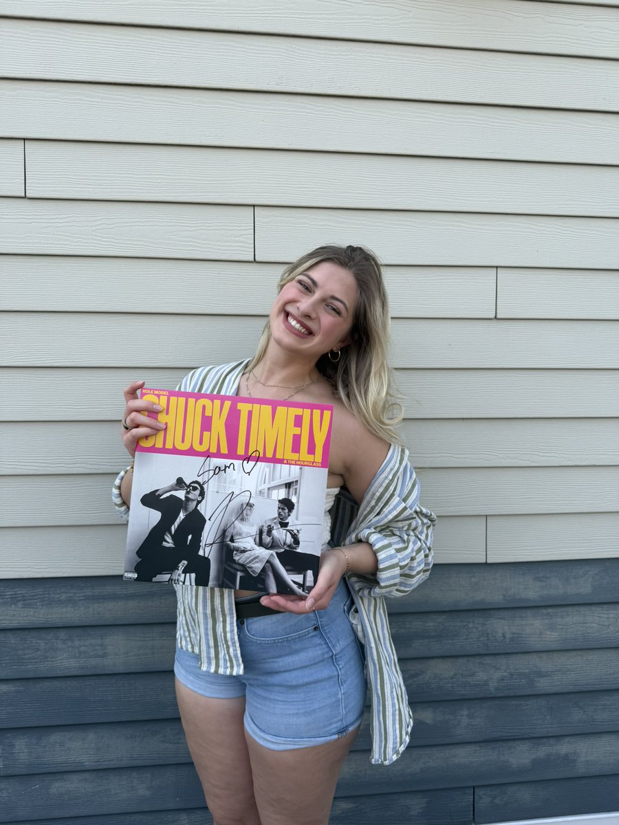 sammylaffytaffy's tweet photo. The best day!!! Congrats on the new album @rolemodel , it’s been on repeat. Enjoy your time back home 💓 #ChuckTimely https://t.co/mBZLSX1Cp3