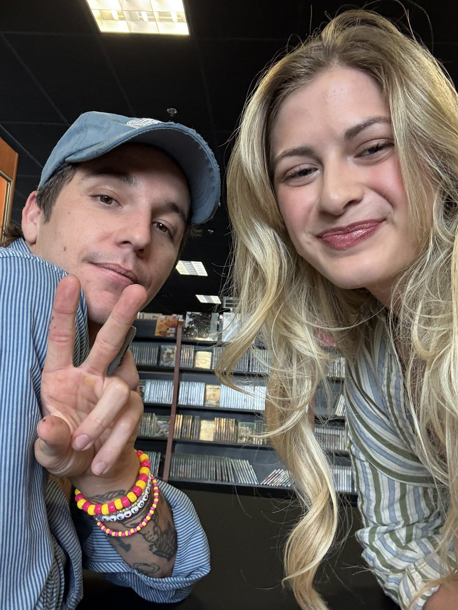 sammylaffytaffy's tweet photo. The best day!!! Congrats on the new album @rolemodel , it’s been on repeat. Enjoy your time back home 💓 #ChuckTimely https://t.co/mBZLSX1Cp3