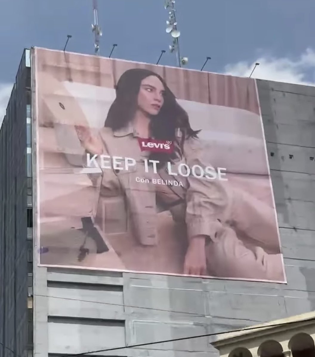 Eduardo9_C's tweet photo. El espectacular de Belinda x Levi's en Ciudad de México. <3 https://t.co/3YXkvJwTRi