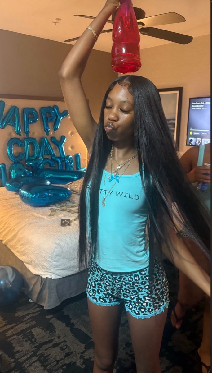 theehotgiirl_1's tweet photo. where are the girls that like to have fun! https://t.co/YCQHuDMrZM