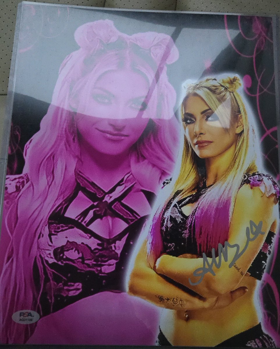 AliciaIsDumb's tweet photo. So cool!! @AlexaBliss_WWE https://t.co/ej4klPiMlV