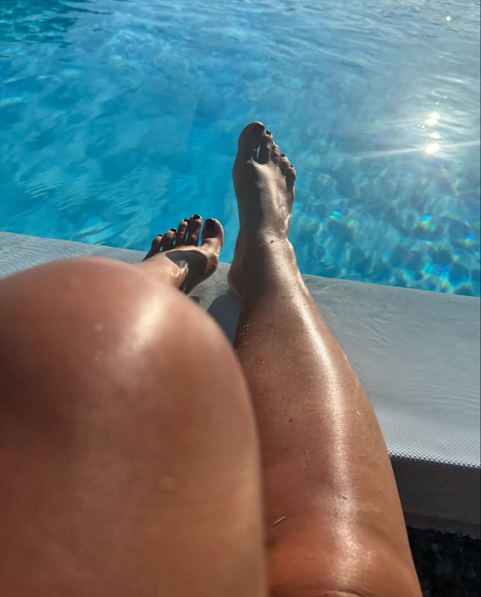 CassieswalksIn's tweet photo. #slave #feetfetısh #paypigsheaven #paypig https://t.co/cmSFkBCG7W
