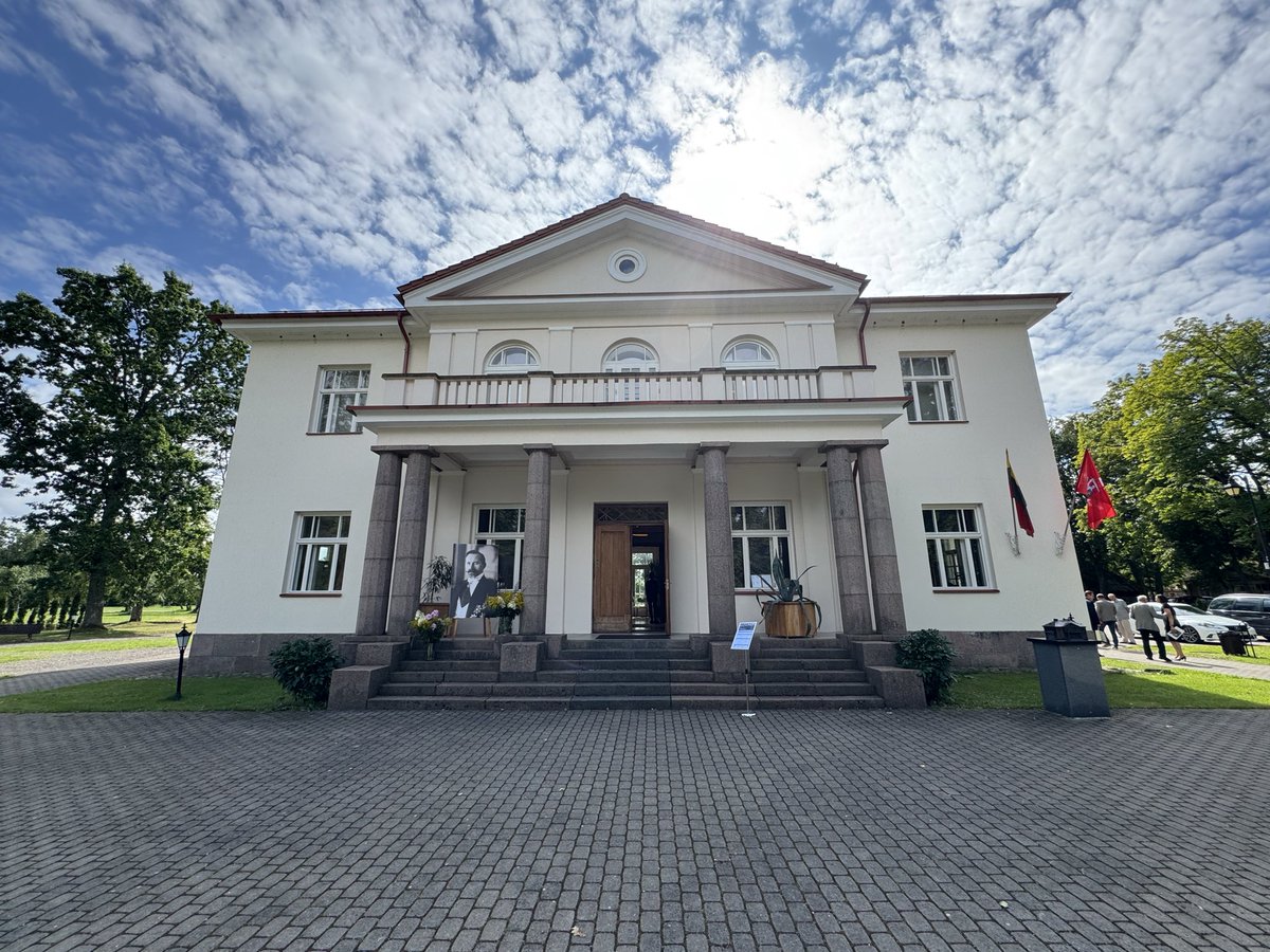 RemigijusBimba's tweet photo. 🇱🇹 On 8 August, I attended the scientific conference “A. Smetona and His Era: Between Achievements and Silences” at President Antanas Smetona’s Manor in Užulėnis. I also had the pleasure of meeting Dr Daiva Tereščenko, Director of the Ukmergė Local History Museum. #GHVI #Smetona https://t.co/GSnI3fWuvh