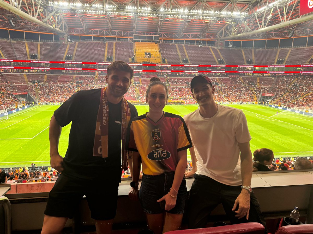 GSVoleybol1905's tweet photo. Sporcularımız Ayça Aykaç, Efe Mandıracı ve Emir Pınar, Ali Sami Yen Spor Kompleksi RAMS Park’ta Galatasaray - Villarreal CF karşılaşmasını tribünden takip ediyor. 💛❤️ https://t.co/UnMecd3Pk7