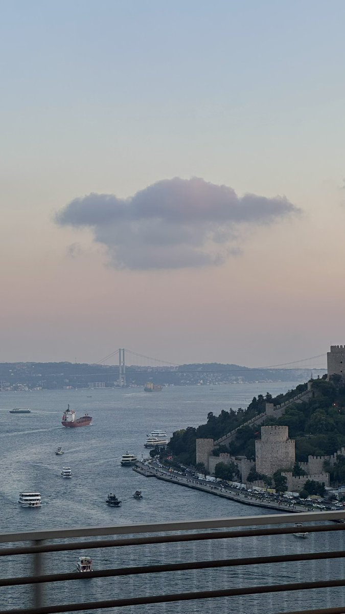 messelaayaani's tweet photo. Özleyeceğini bile bile gitmek https://t.co/pu6k1yUEPn