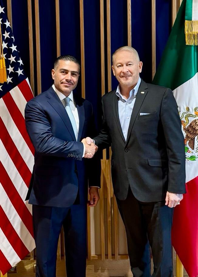 USAmbMex's tweet photo. The avacado business is mutually beneficial to the U.S. and Mexico.  I appreciate President @Claudiashein’s leadership, and the security commitments agreed upon with Secretary @OHarfuch, @Defensamx1, Secretary @columbalopezg and other officials to rapidly strengthen security in Michoacán and enable the immediate phased resumption of U.S. Government activities.  Under @POTUS @realDonaldTrump and President Sheinbaum’s leadership, our cooperation continues delivering results.  #JuntosLogramosMás 🇺🇸🇲🇽