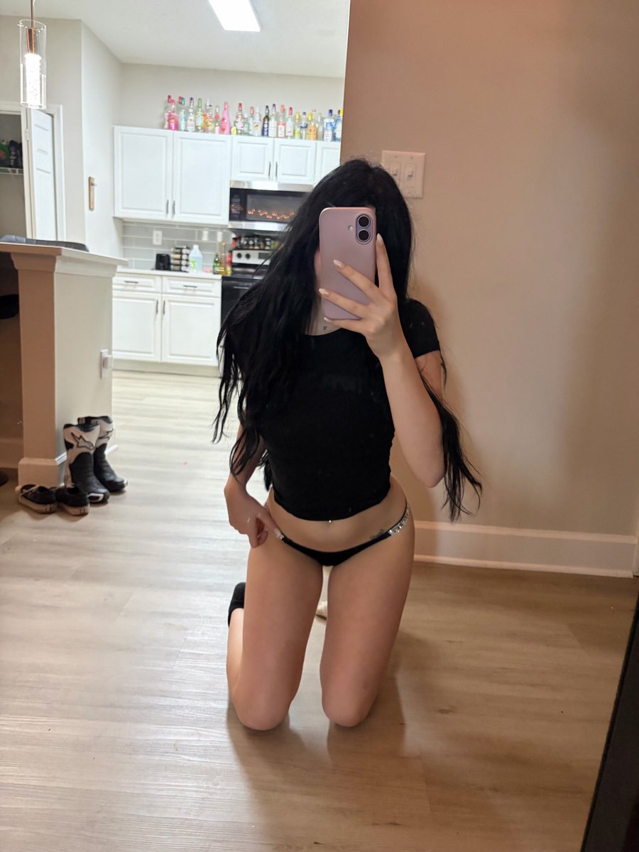 Trenaeaffair's tweet photo. On my knees 👅 https://t.co/bb9jFjd6Gh