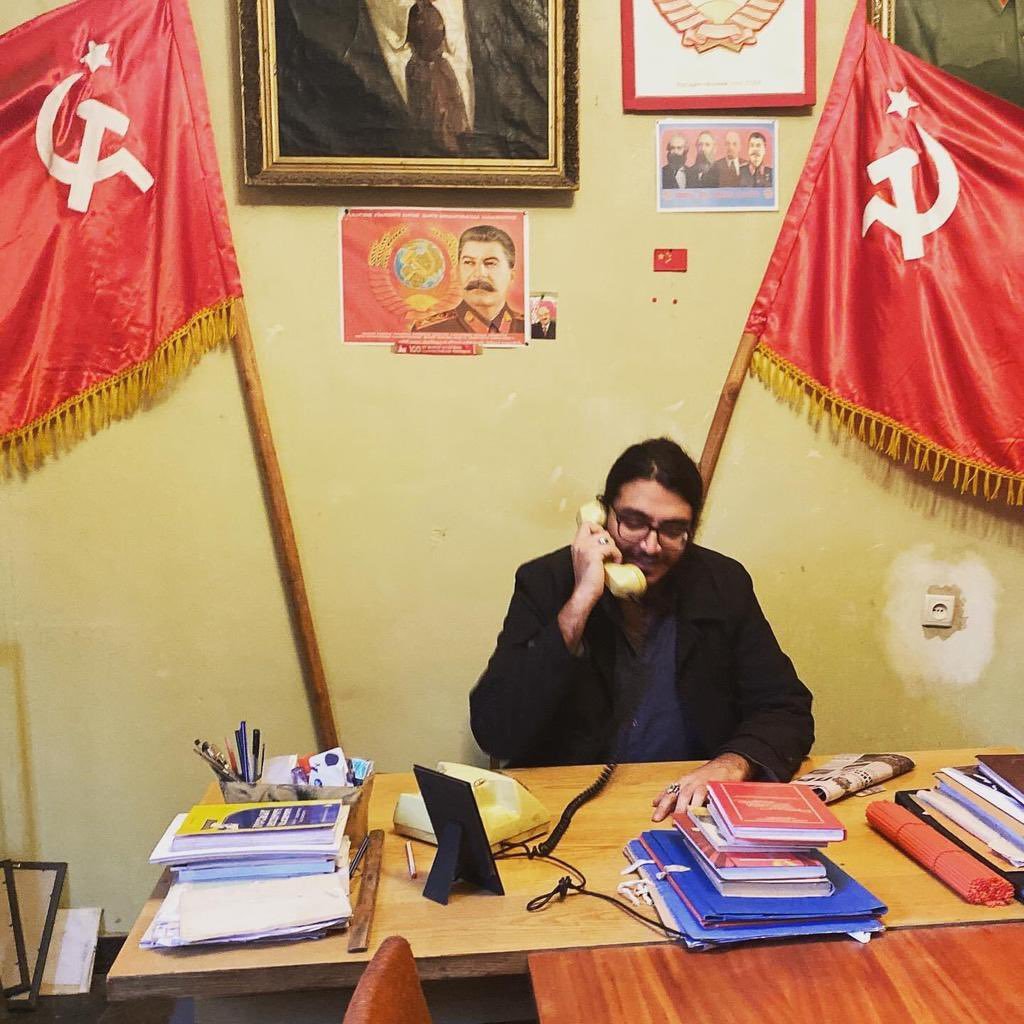 xXFarshadXx's tweet photo. جا داره وسط این موجِ ضدروسی که راه افتاده، یادی کنیم از آرش عزیز؛ کمونیستِ حموم‌نرو! https://t.co/NQEJ9T2Q9N