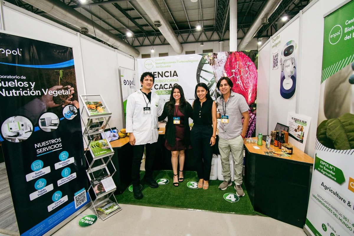 cibe_espol's tweet photo. 📍 ¡Culminamos con éxito nuestra participación en #LaCumbreCacao2026! 🍫🌱

Durante esta jornada, recibimos a productores, investigadores, estudiantes y visitantes en nuestro stand, donde compartimos nuestras investigaciones, servicios y soluciones biotecnológicas para fortalecer la cadena de valor del cacao. 🔬🤝

#CIBE #ESPOL #Biotecnología #Cacao #Innovación