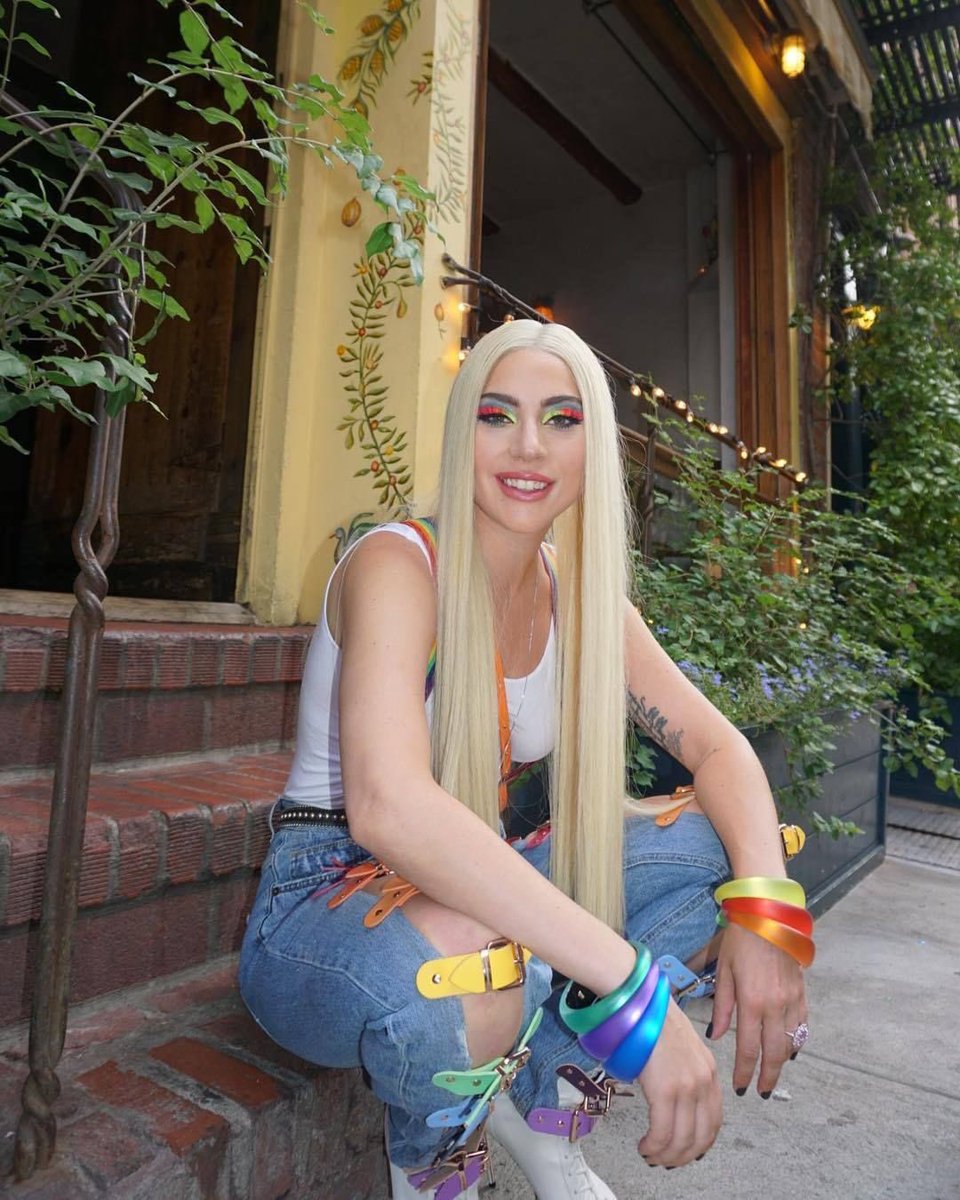 Aliceqll's tweet photo. Omg Ava Max https://t.co/SZKlmKi9yu