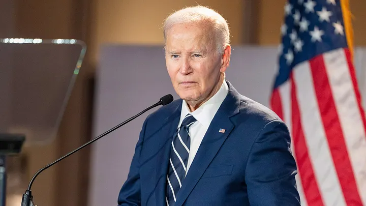 Mi2sKelly's tweet photo. Joe Biden in significant pain as prostate cancer spreads further into his body https://t.co/RMfbyAg5Dd