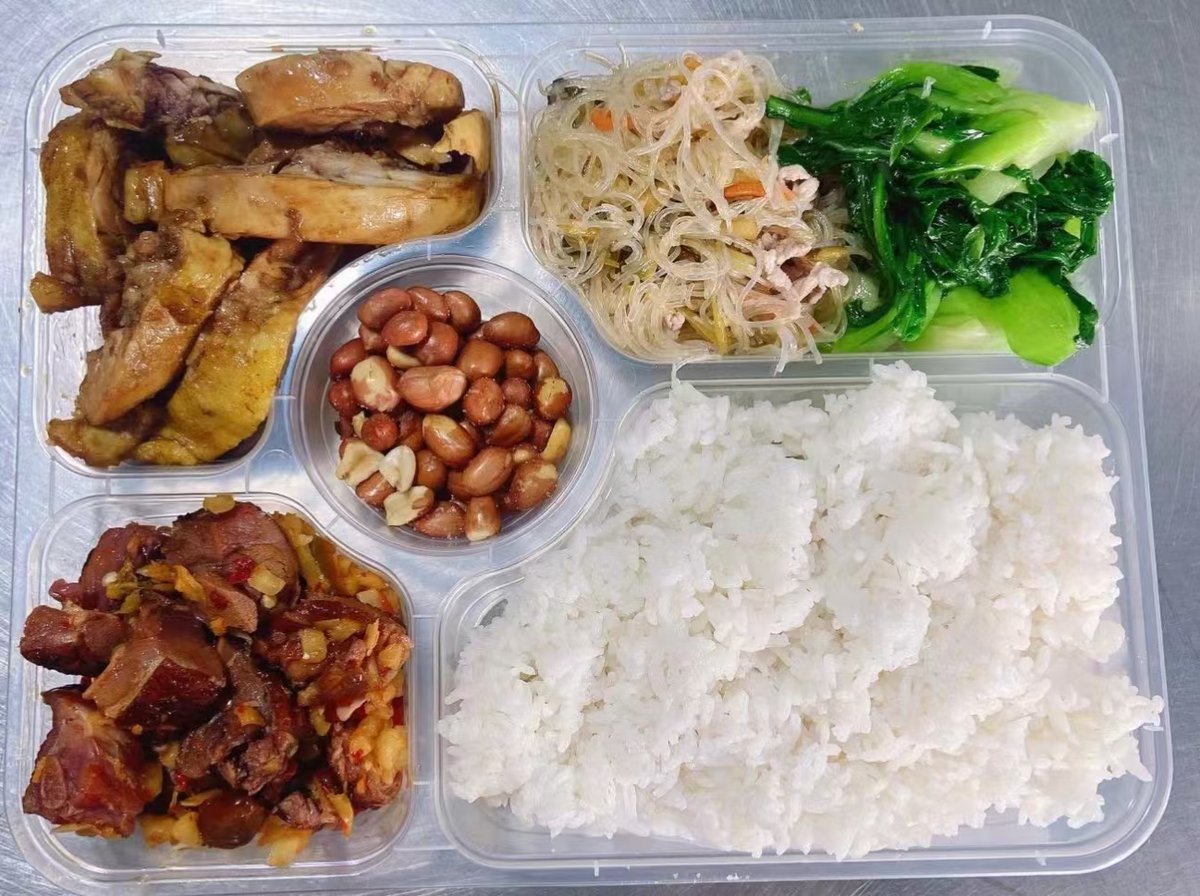 Qween_noodles's tweet photo. [From craving takeout every night to mastering home-cooked oatmeal + veggies  Small steps make big days!]， https://t.co/o6M4Sp62L6