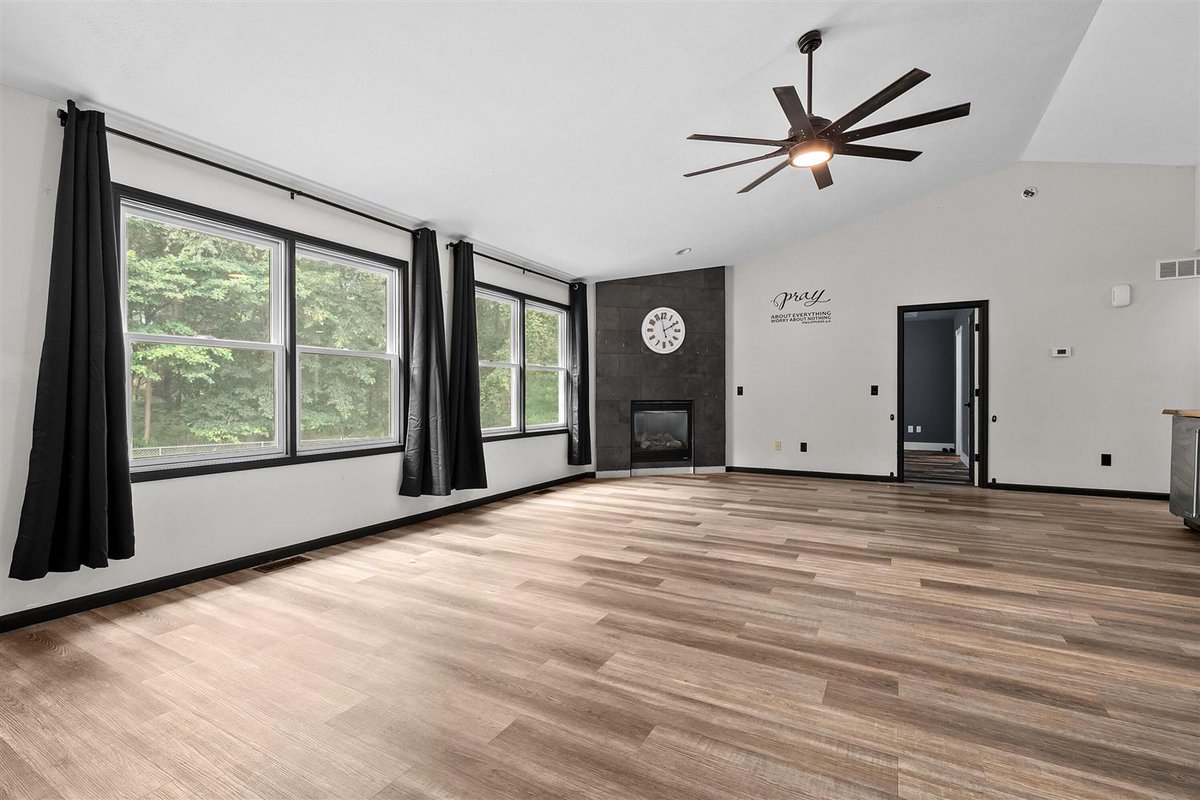 MichiganHomeGir's tweet photo. Updated pricing  - What's not to love about this 5 bed, 3 bath home in Portage? https://t.co/7K5hQuC6W1