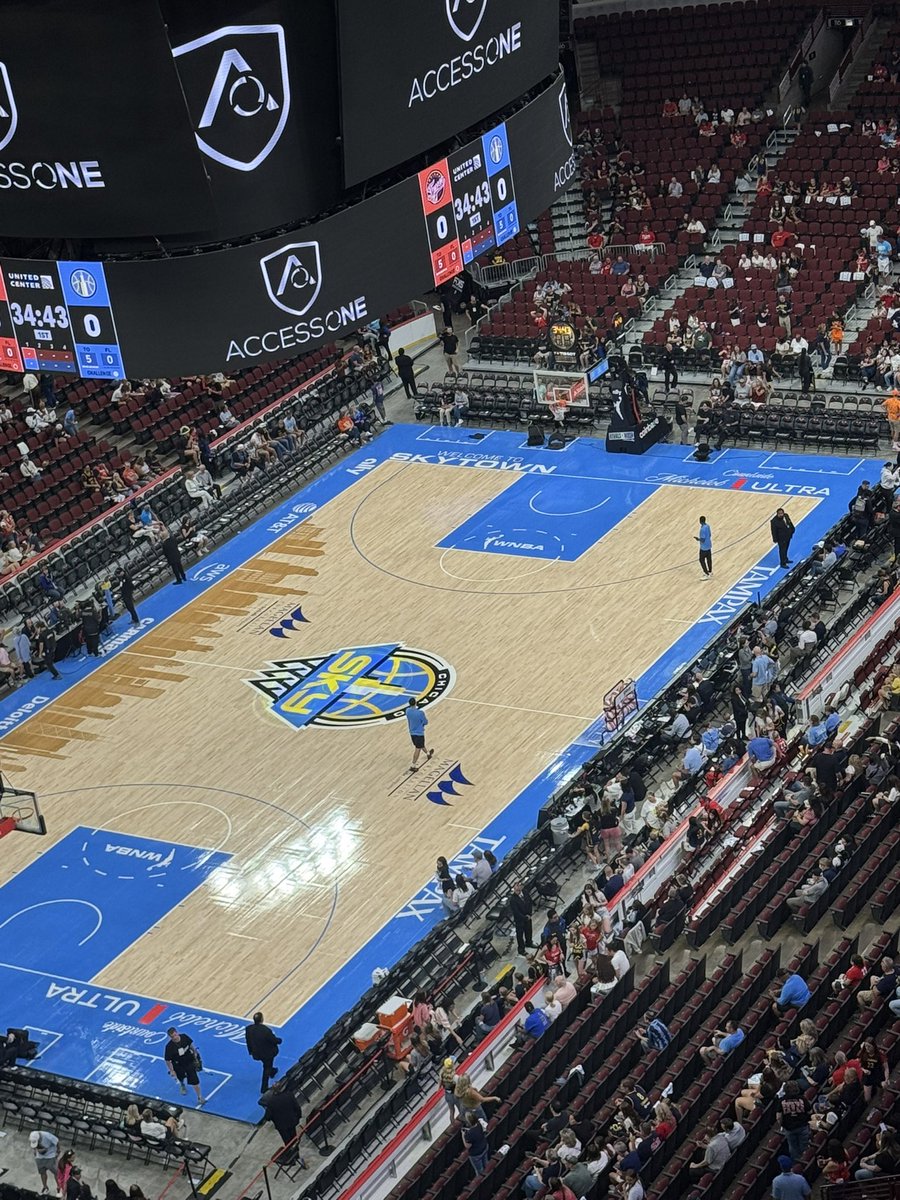 Shannon_A_IL's tweet photo. Note Tampax is a sponsor of the WNBA.

Not the NBA.

Because of the W. 

Duh. 

@xx_xyathletics in the house! 
Go Sophie, CC, and the fever! https://t.co/LPMtVRdSya