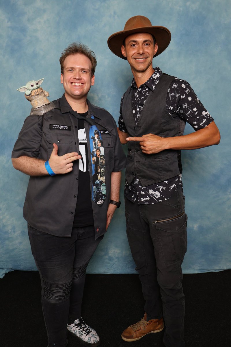 RealCharlieOgle's tweet photo. Meeting the menacing Morgan Elsbeth, a.k.a the delightful @TheRealDLI 🧡 &amp; the creepy Cad Bane, a.k.a the dreamy @RealDorianKingi 💙 last weekend was wonderful @FestivalOTForce! https://t.co/EuiqHDoDvy