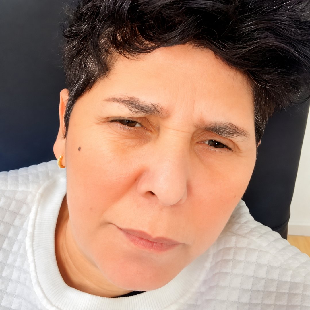 pusholder's tweet photo. Şarkıcı Cansever hayatını kaybetti. https://t.co/FMyg8lbhRp