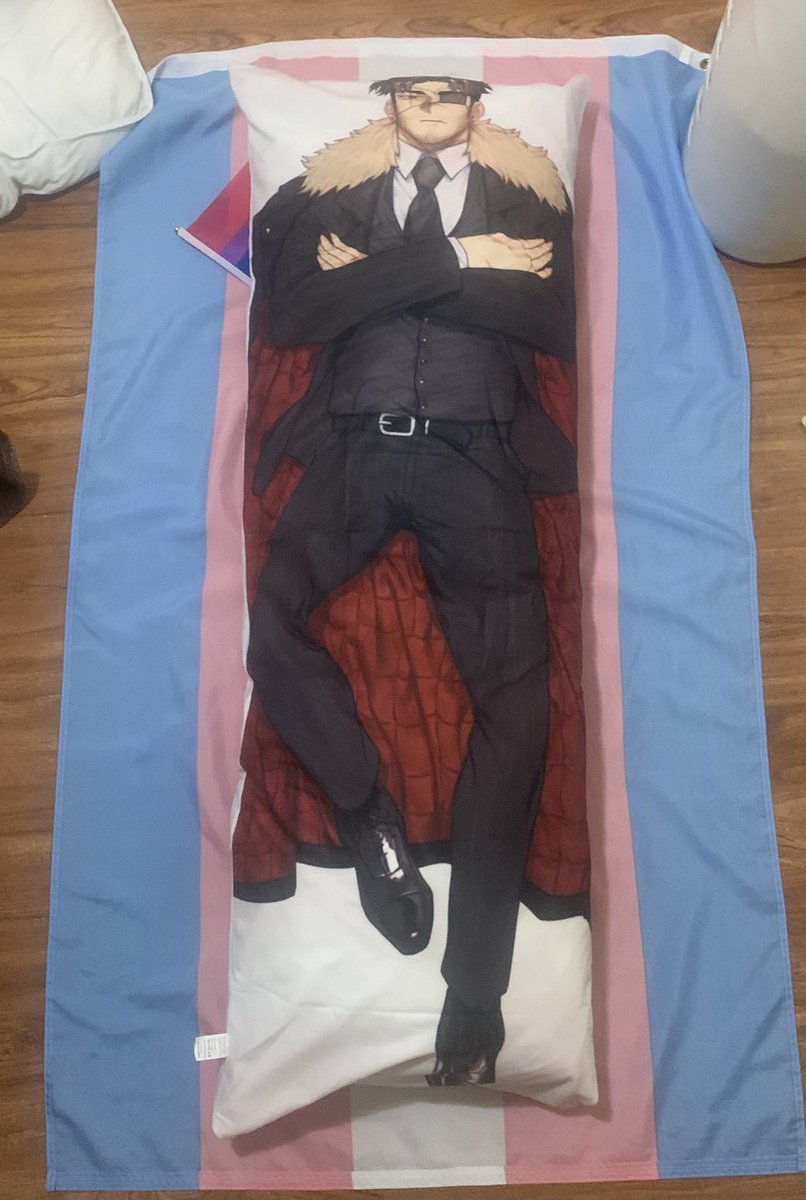 junieSprite's tweet photo. My mommy loves me and my Jun Inagaki bodypillow. https://t.co/9TYjLQzMYx