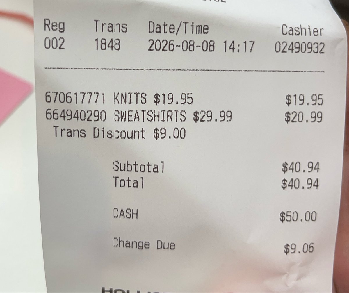 Adotopia's tweet photo. I’m NOT TRANS?😭😭😭 https://t.co/Cin6wvzcAi