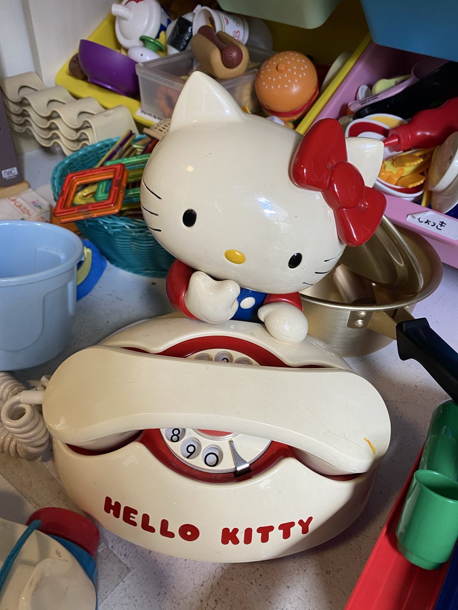 choa1992's tweet photo. お子さんもかわいすぎてほんと忘れられない🥲ほんっっとにかわいかった
2歳児でおれって言う子はじめてかもかわいい
私がキティ電話に興奮してたら「さわりたいんでしょ？聞いてきてあげる」ってママに「おとなもさわっていい？」って許可どりしてくれるのやさかわ
あんな子ならほしいとか思っちゃう… https://t.co/BKVt2ATzrN