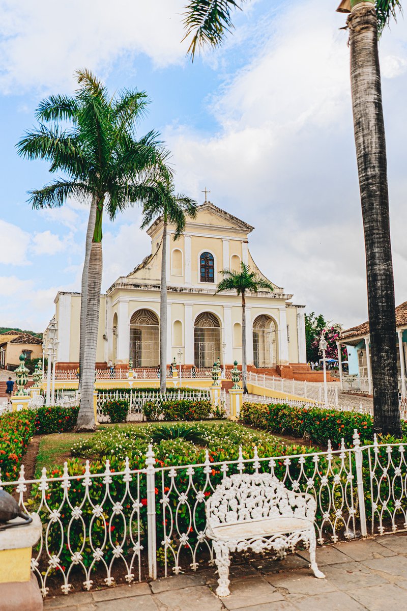 MinturCuba's tweet photo. ✨La Iglesia Mayor de la Santísima Trinidad 🏛️ es más que un templo: es una obra maestra que guarda siglos de historia. Descúbrela y déjate sorprender. 📜

#CubaUnica #CubaTravel #CamagueyTravel https://t.co/4XJVUgJbXr