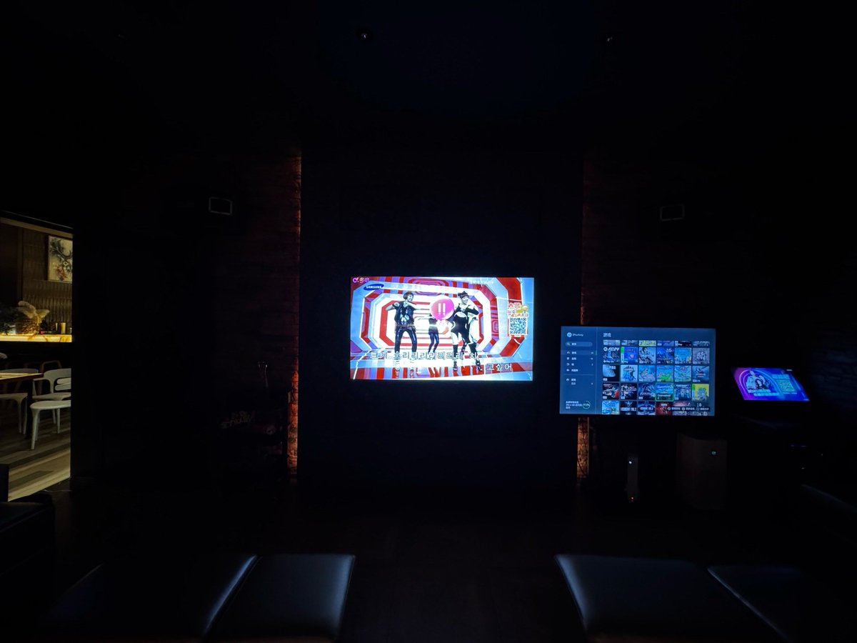 KayOccamdqlv's tweet photo. Let’s KTV all night! Sing your favorite hits, dance like no one’s watching, and turn the room into your personal stage—fun’s just a mic away!， https://t.co/ORaHppVL3f