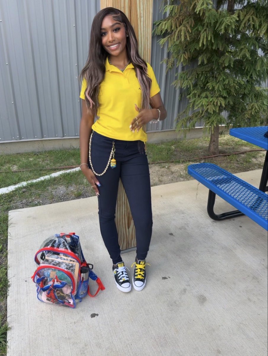brieworldho's tweet photo. first day of junior year ✏️📚🐆 https://t.co/1bCpd2vRsz