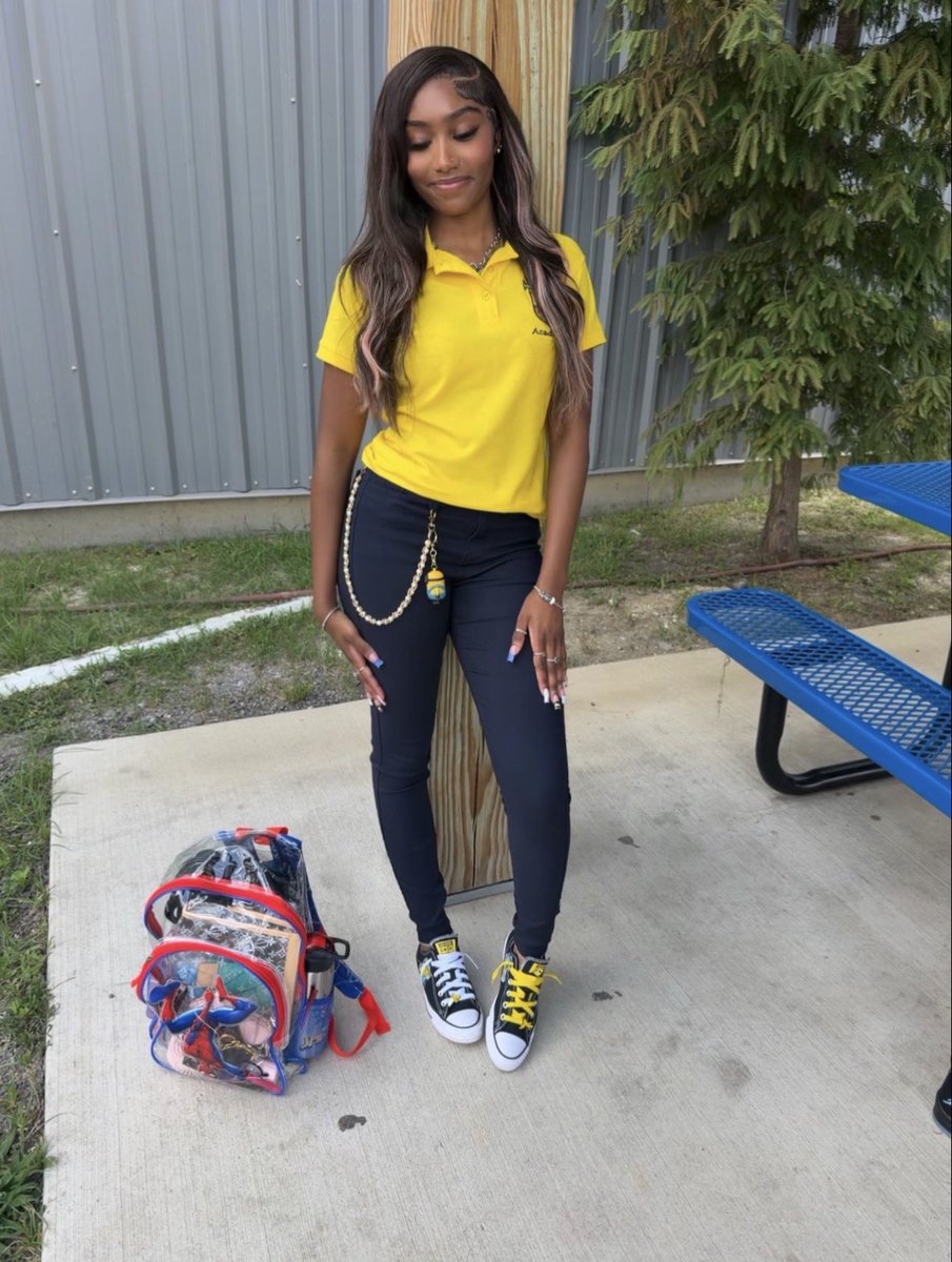 brieworldho's tweet photo. first day of junior year ✏️📚🐆 https://t.co/1bCpd2vRsz