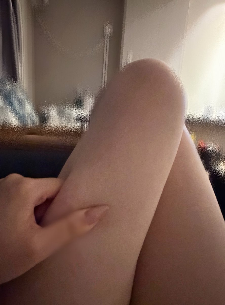 Ra1nsAtNight's tweet photo. 掐一下。嗯
#肉腿 #女高 https://t.co/ORO6ZaP5xG