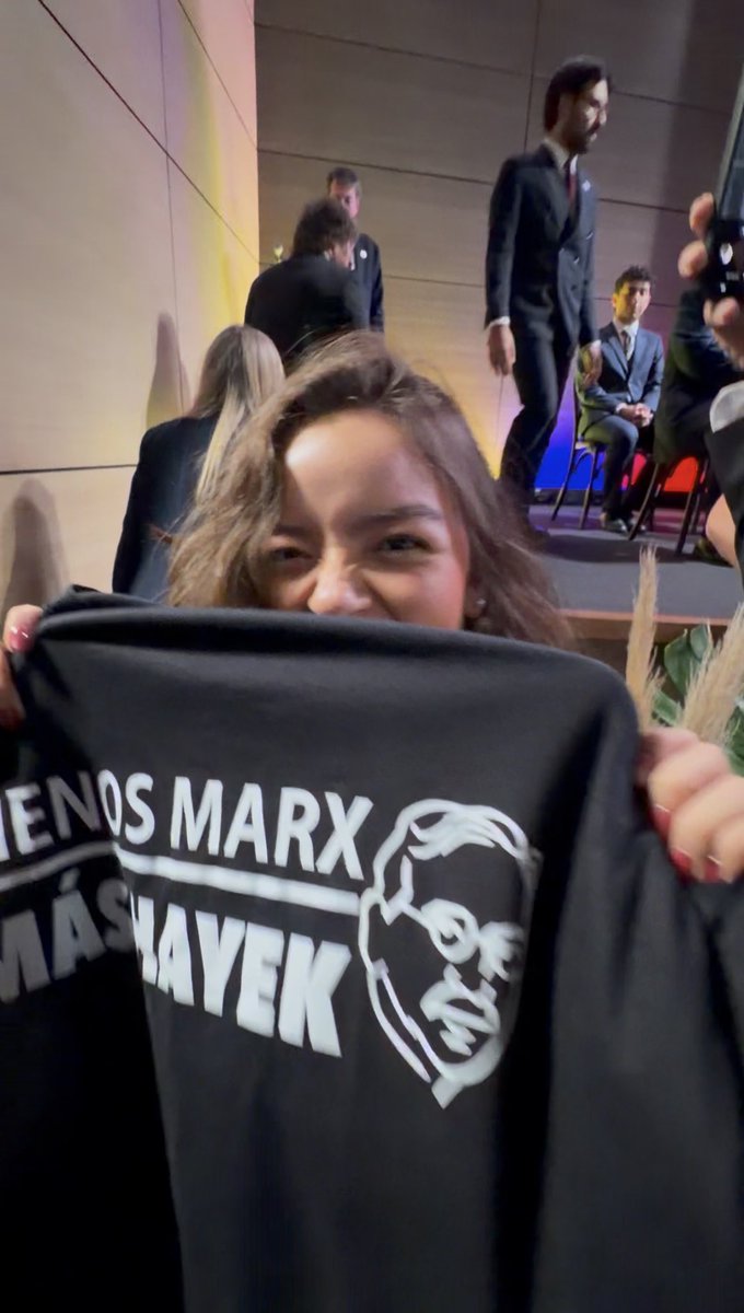 SoyJerome__'s tweet photo. Mi cara de inmensa felicidad después de que @JMilei dijera que le encantó la camiseta!! https://t.co/sbM1qBVNFq