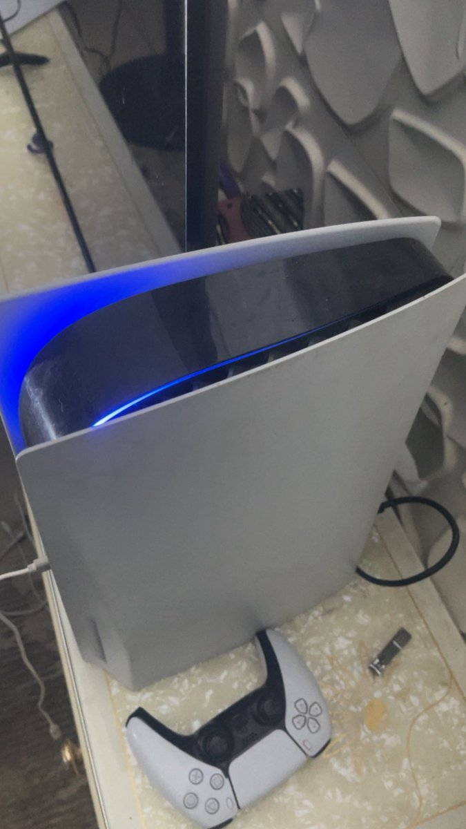 pabl0theEngine's tweet photo. my guy wants to sell his PS5 fat and gene starlink. his words "properties too much for my house bro"

ps5 600k
tarlink 450k https://t.co/HucNWARQ2y